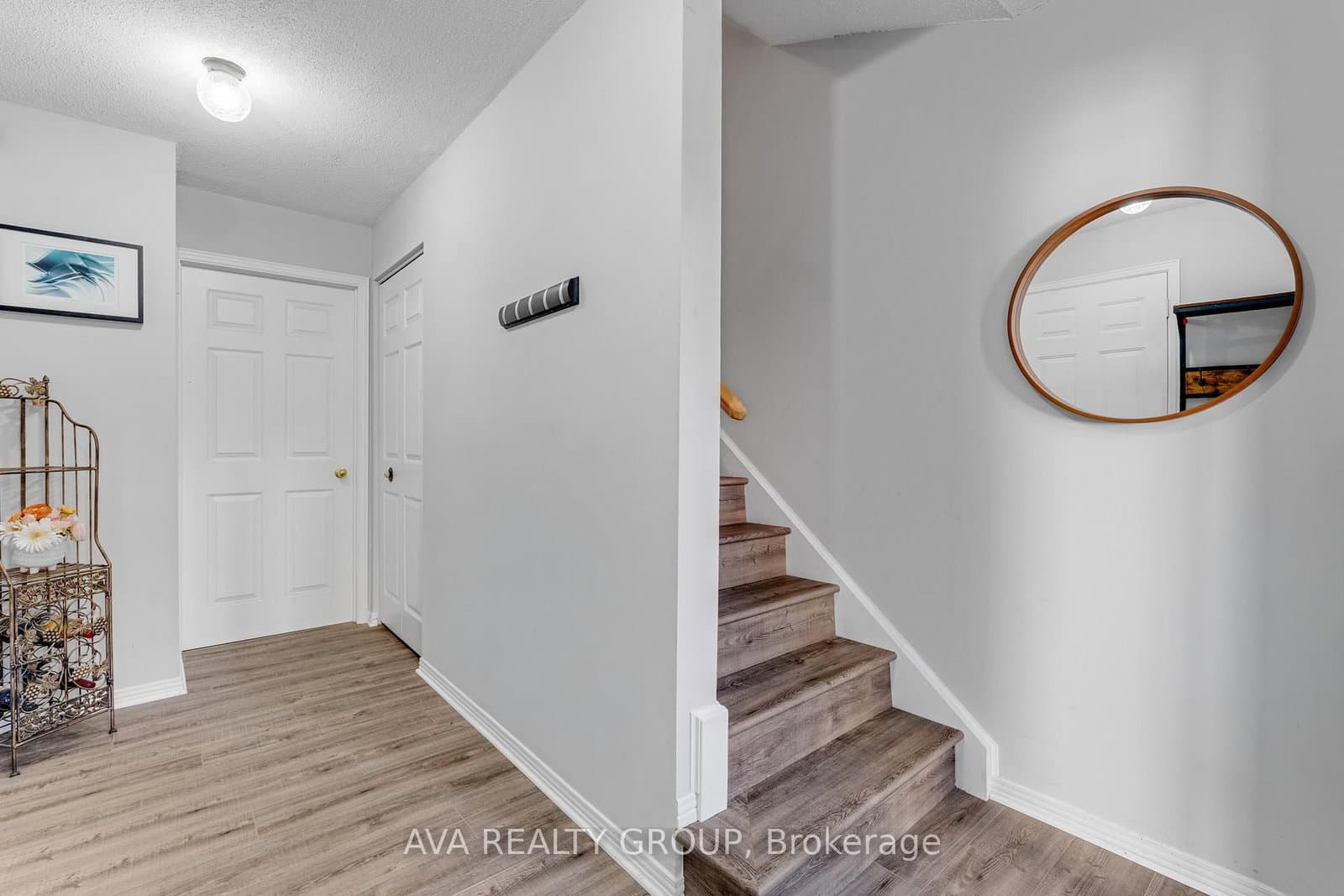 106 Stratas Court N thumbnail 9
