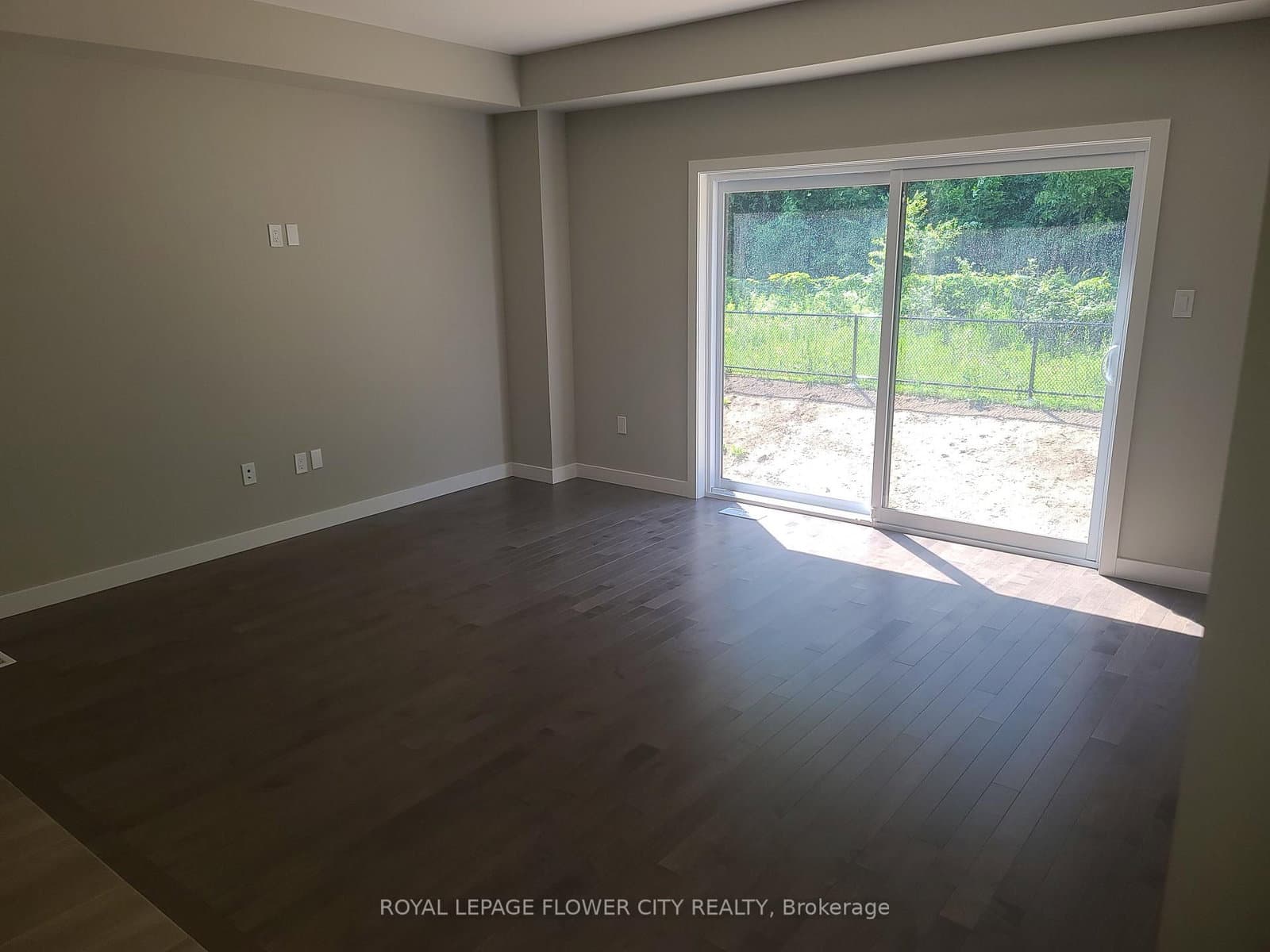 928 Robert Ferrie Drive thumbnail 2