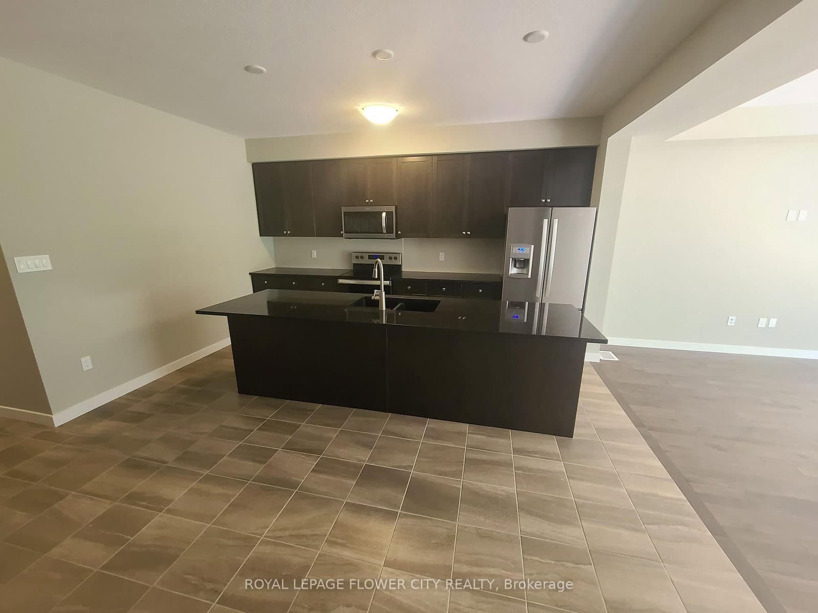 928 Robert Ferrie Drive thumbnail 3