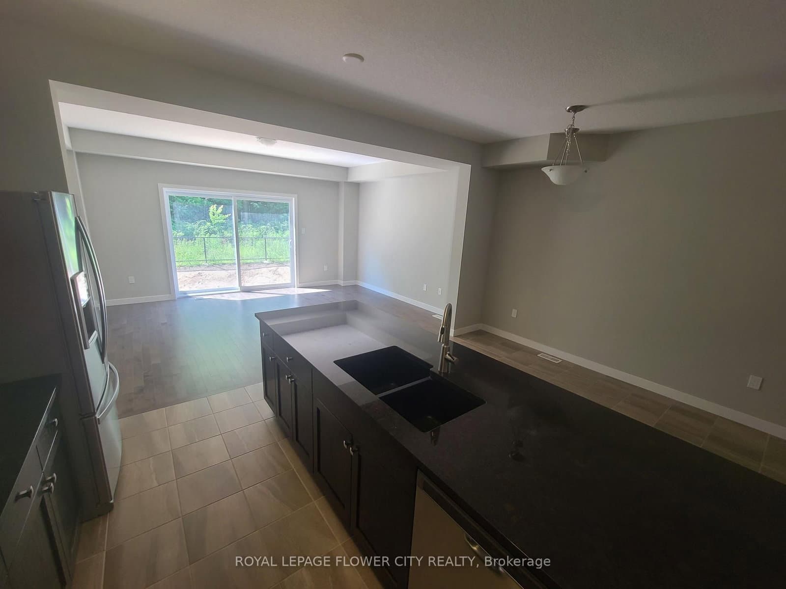 928 Robert Ferrie Drive thumbnail 4