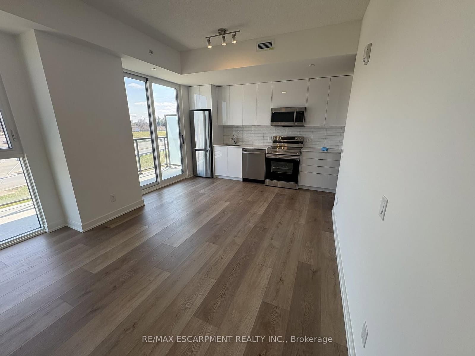 33 Erie Avenue, Unit 307 thumbnail 2