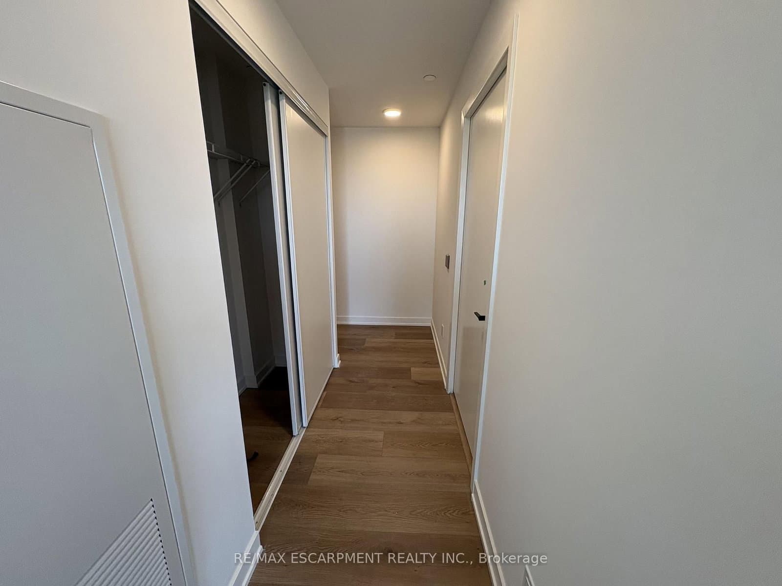 33 Erie Avenue, Unit 307 thumbnail 5