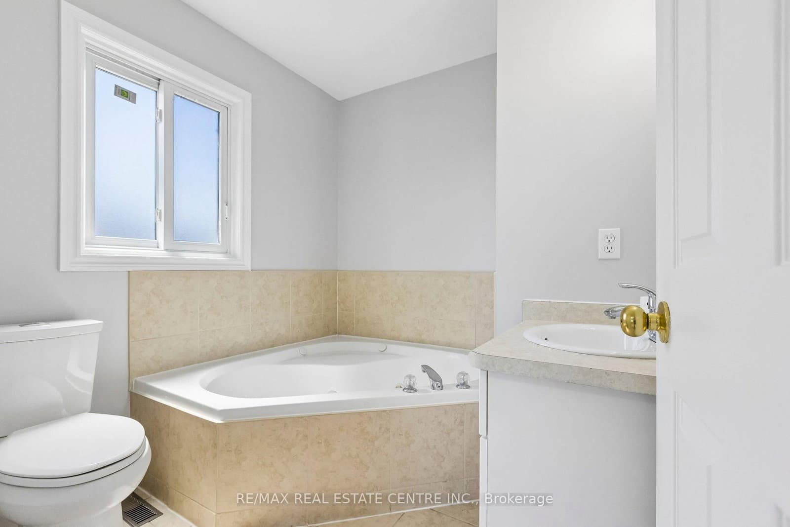 125 Flaherty Drive thumbnail 32