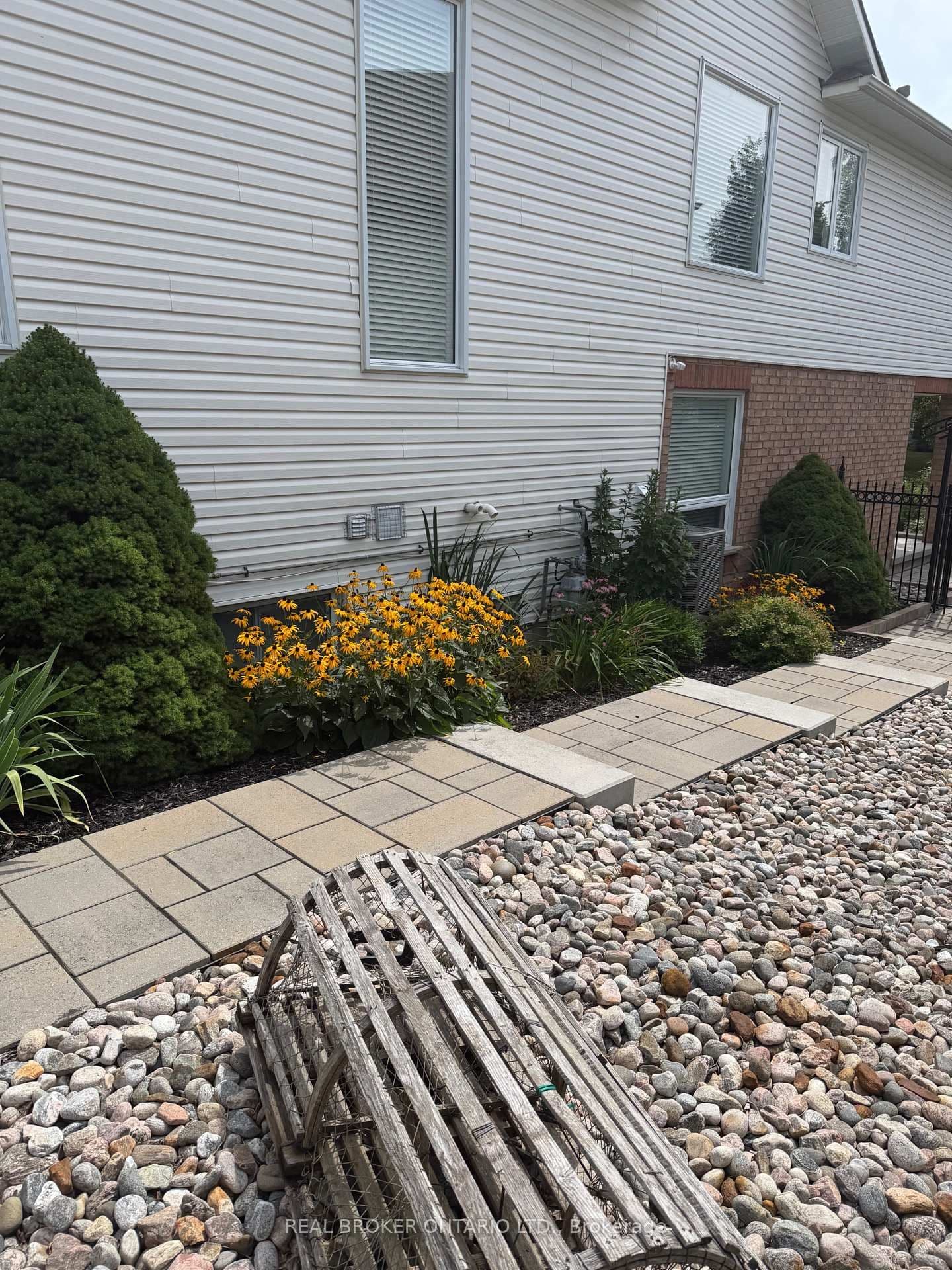 124 Macassa Circle thumbnail 48