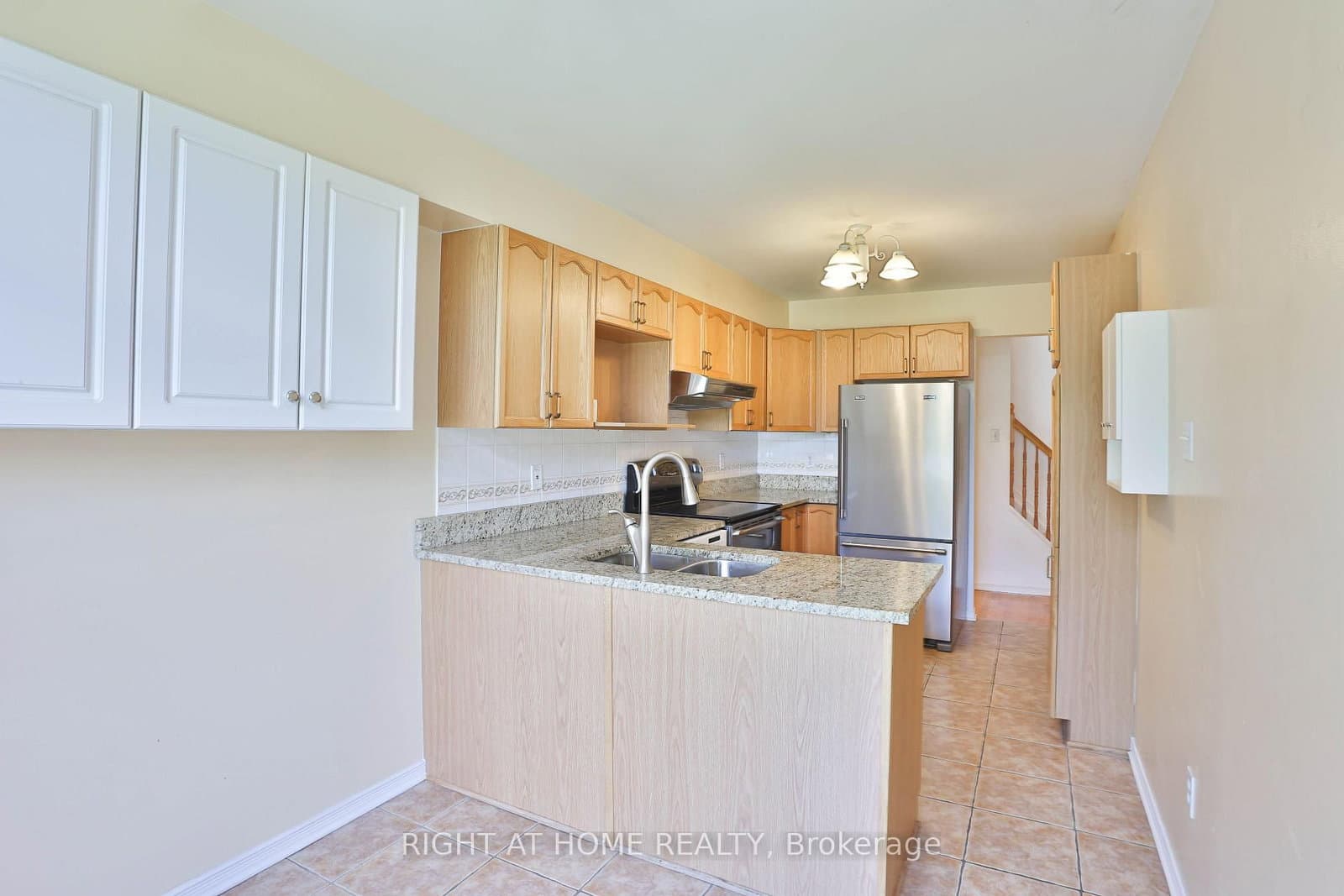 142 Lilibet Crescent E thumbnail 11