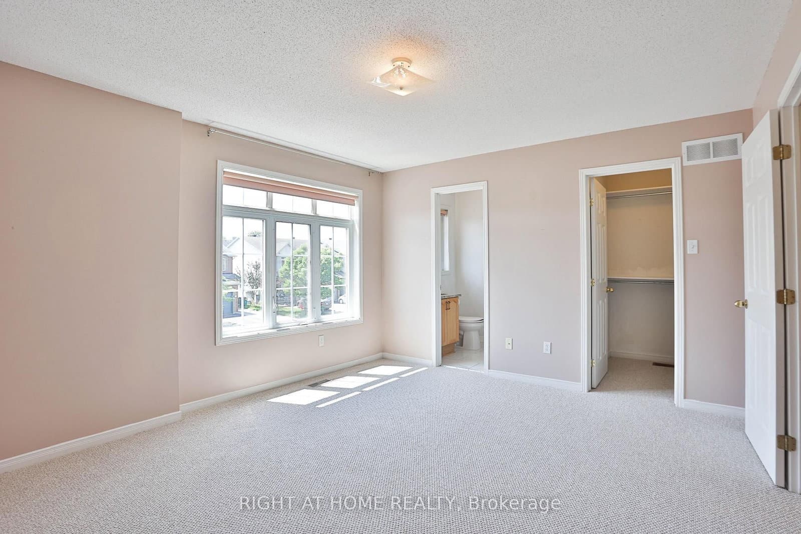 142 Lilibet Crescent E thumbnail 14