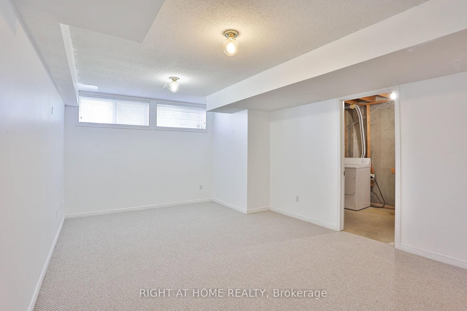 142 Lilibet Crescent E thumbnail 21