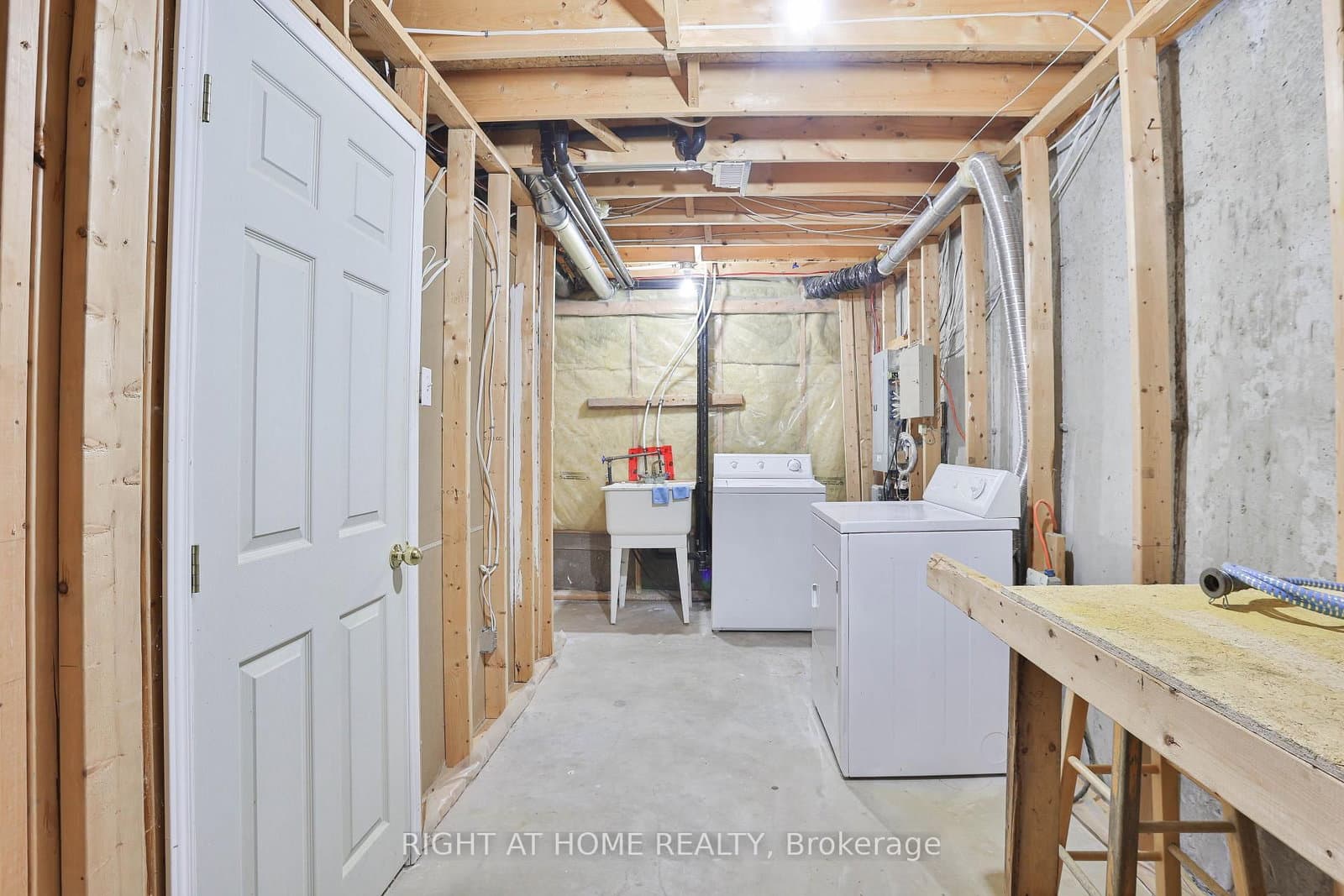 142 Lilibet Crescent E thumbnail 23