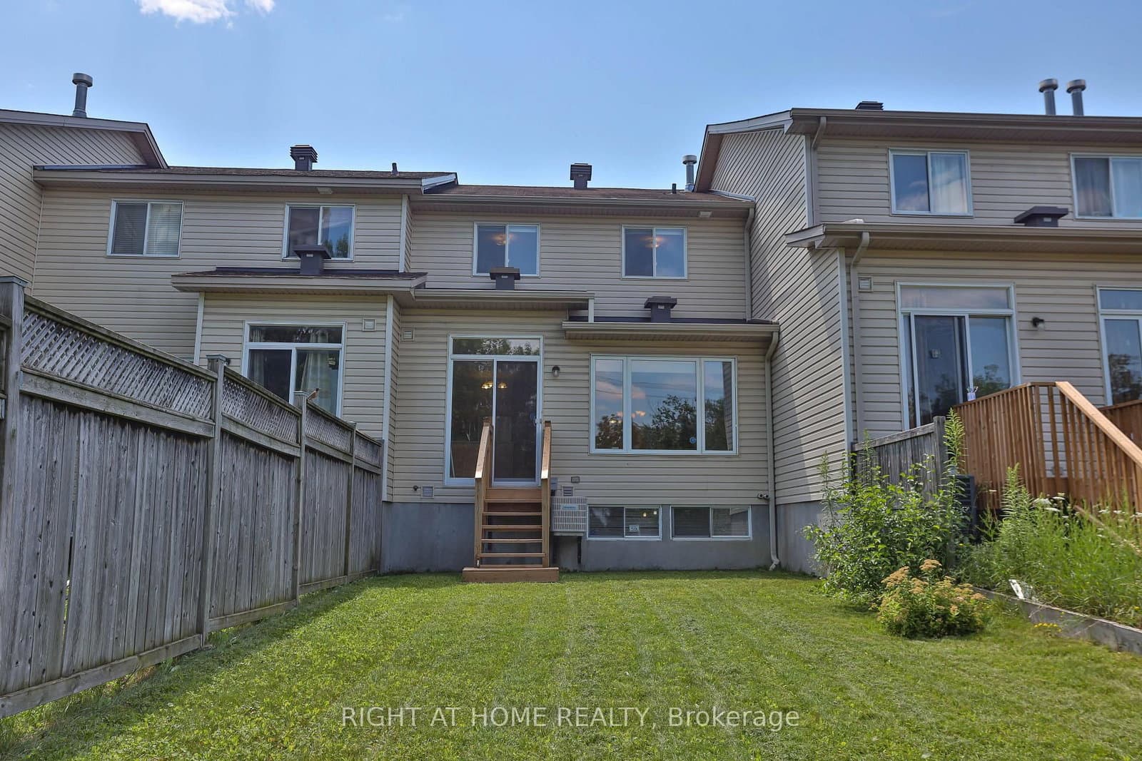 142 Lilibet Crescent E thumbnail 27