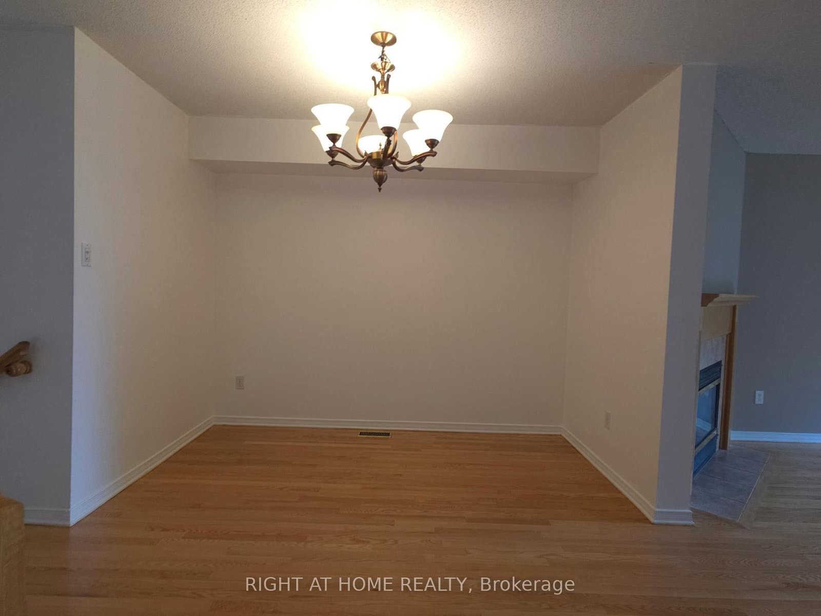 142 Lilibet Crescent E thumbnail 6
