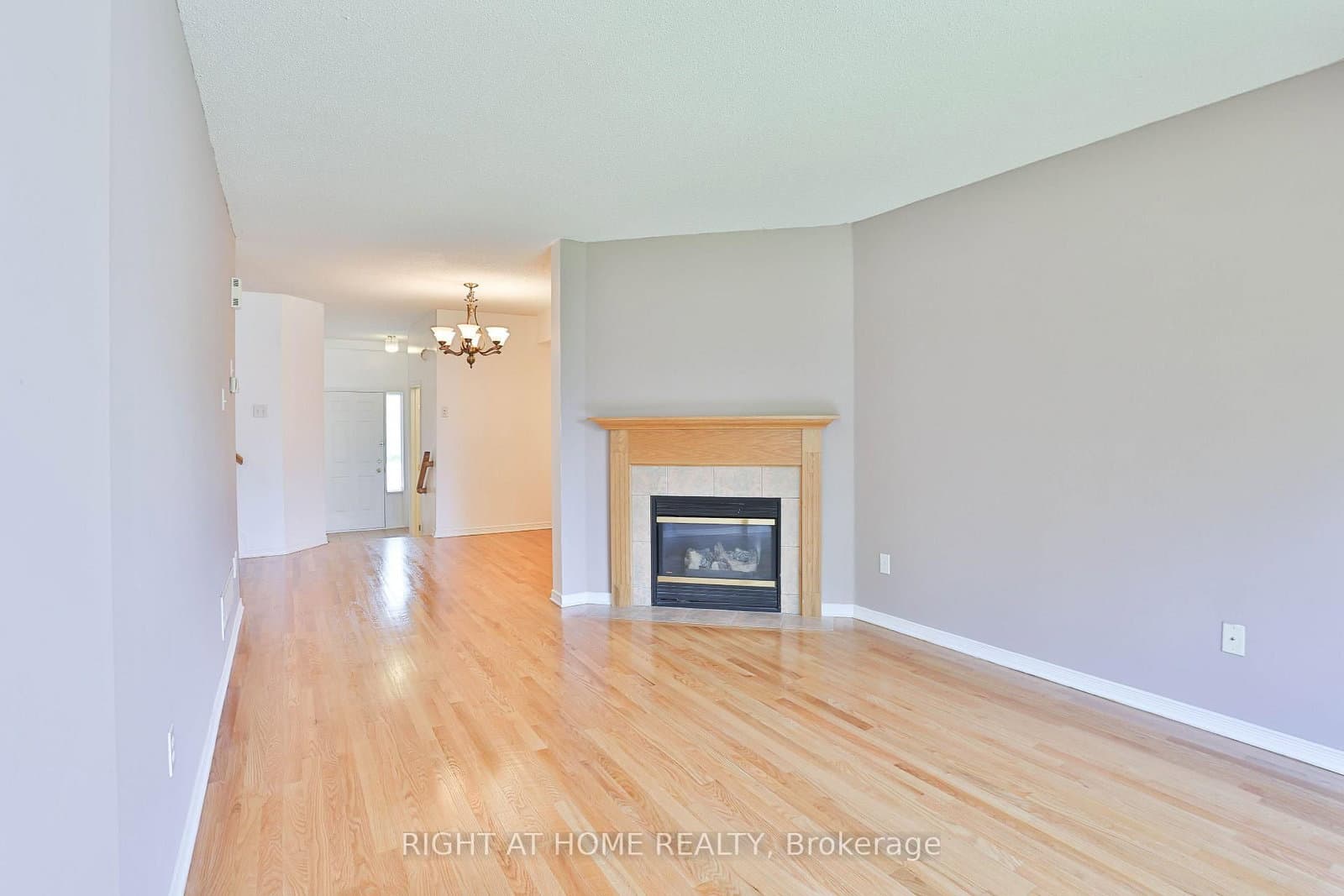 142 Lilibet Crescent E thumbnail 8