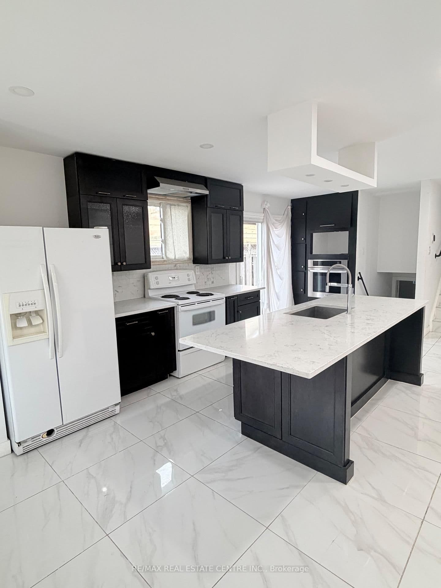 245 Heritage Drive thumbnail 4