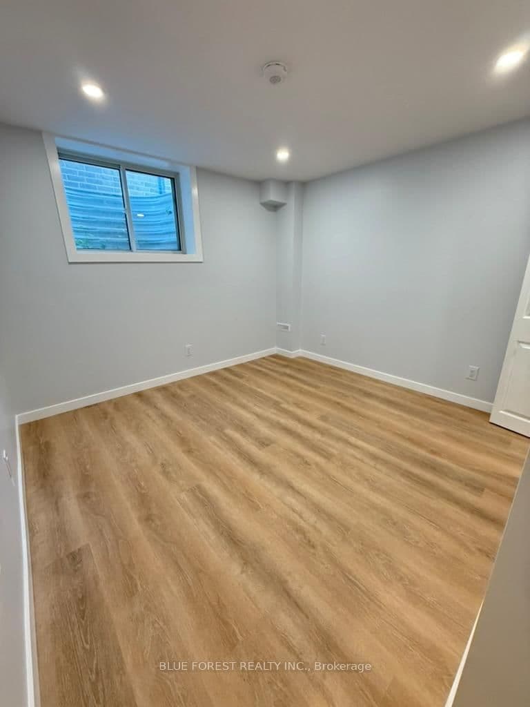 1458 Wright Crescent thumbnail 13