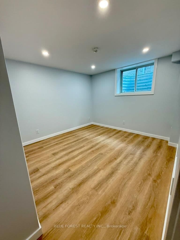 1458 Wright Crescent thumbnail 20