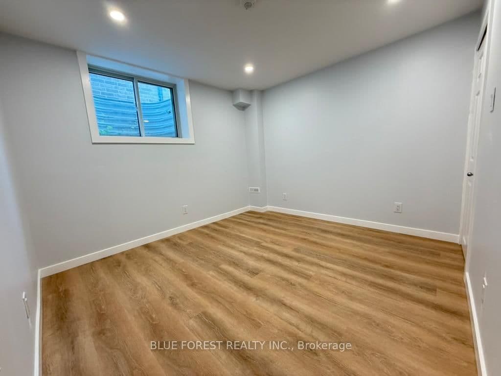 1458 Wright Crescent thumbnail 21