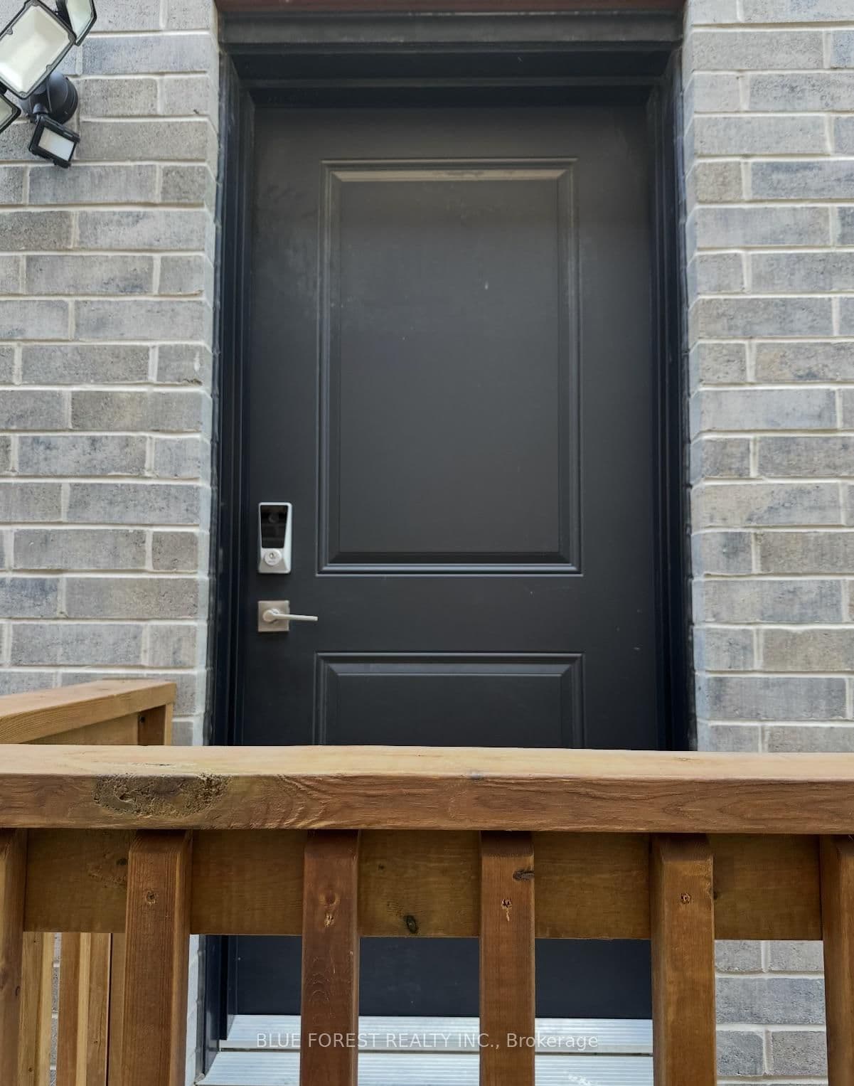 1458 Wright Crescent thumbnail 4
