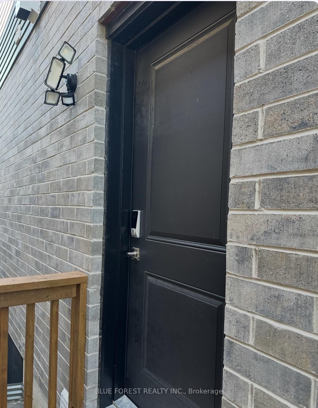 1458 Wright Crescent thumbnail 5