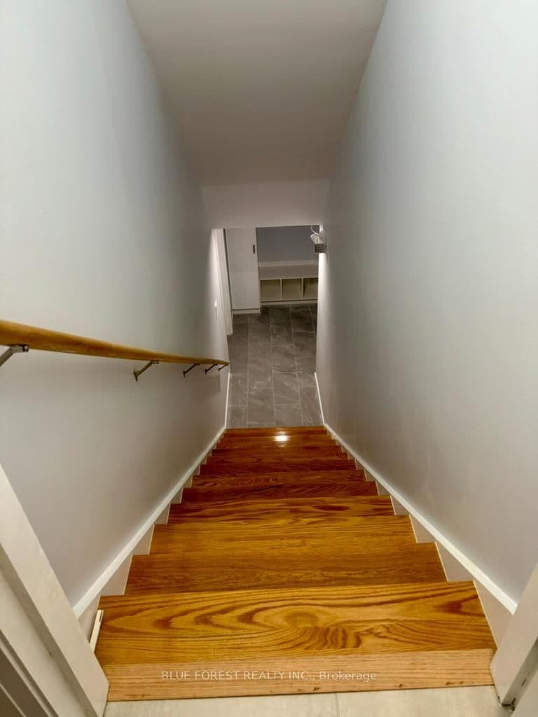 1458 Wright Crescent thumbnail 6