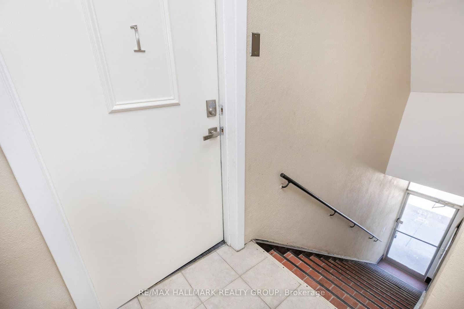 462 BRONSON Avenue, Unit 1 thumbnail 3