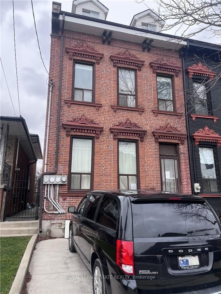 223 Park Street N thumbnail 2