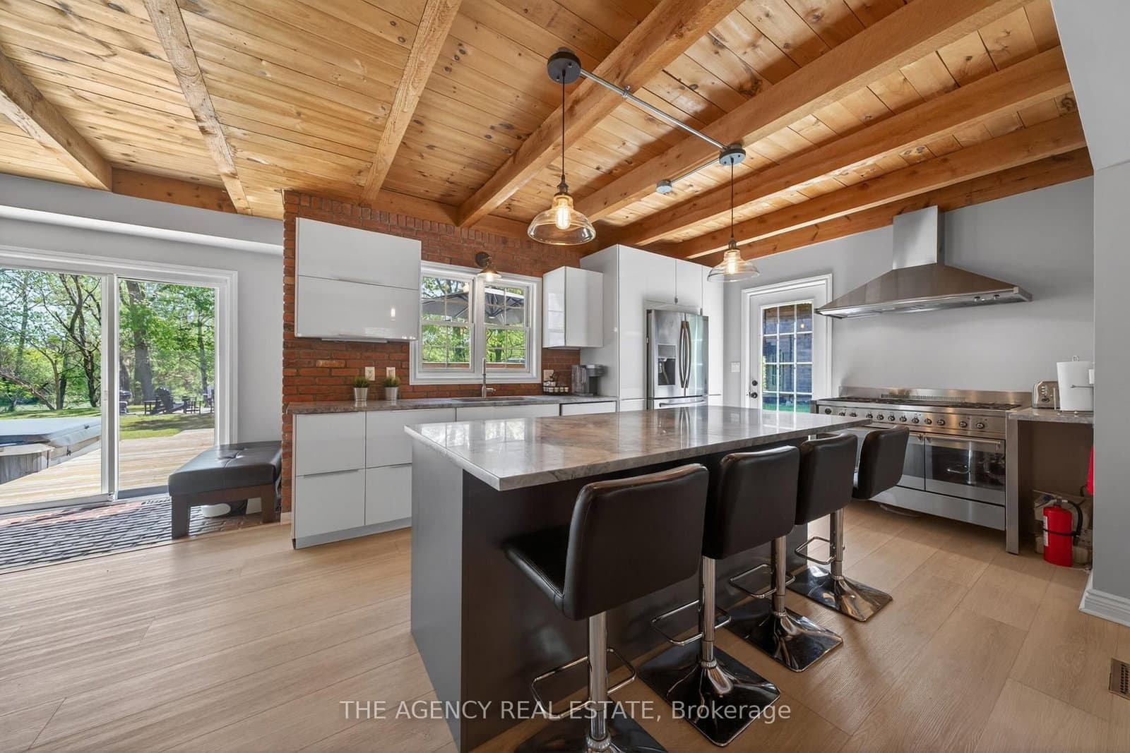 7904 Katharine Crescent thumbnail 10