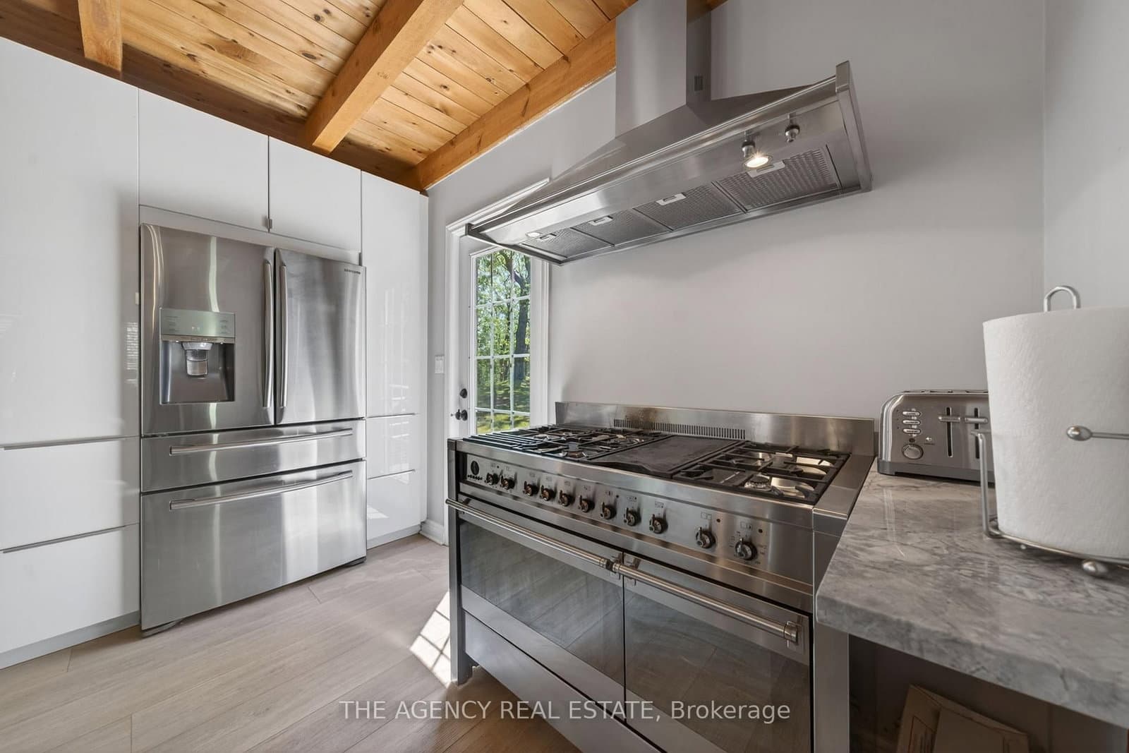 7904 Katharine Crescent thumbnail 11