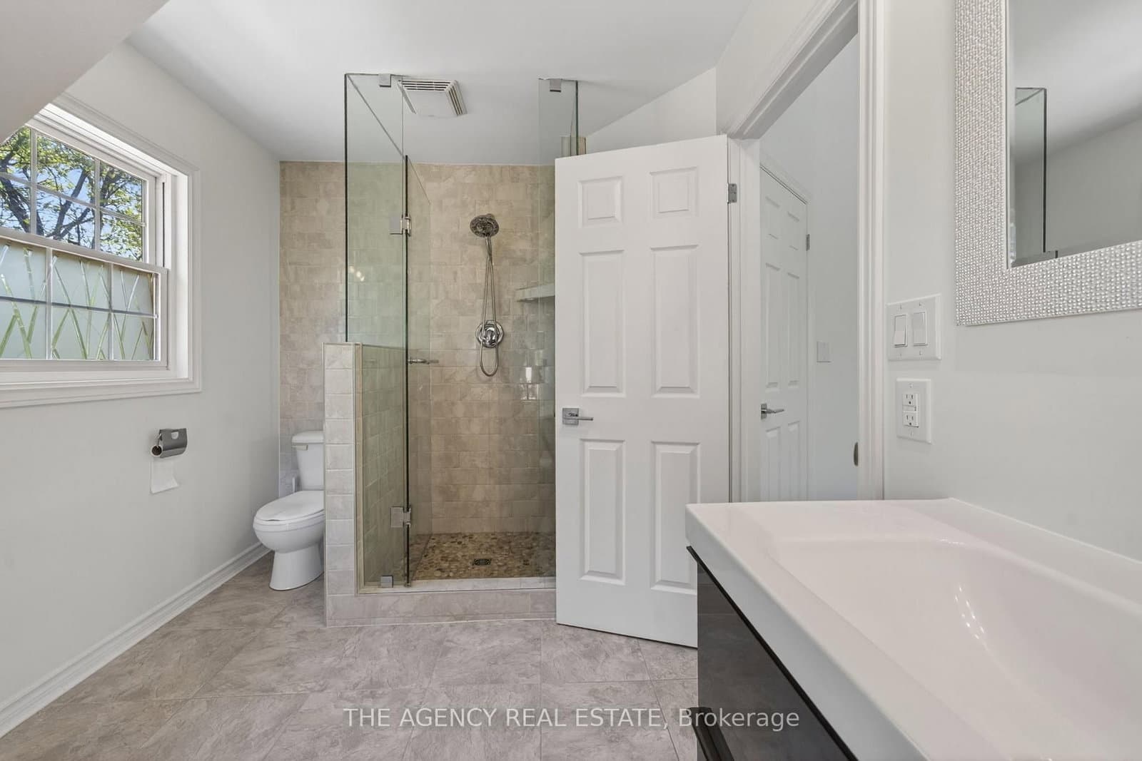 7904 Katharine Crescent thumbnail 18