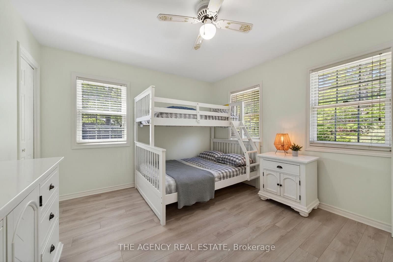 7904 Katharine Crescent thumbnail 19