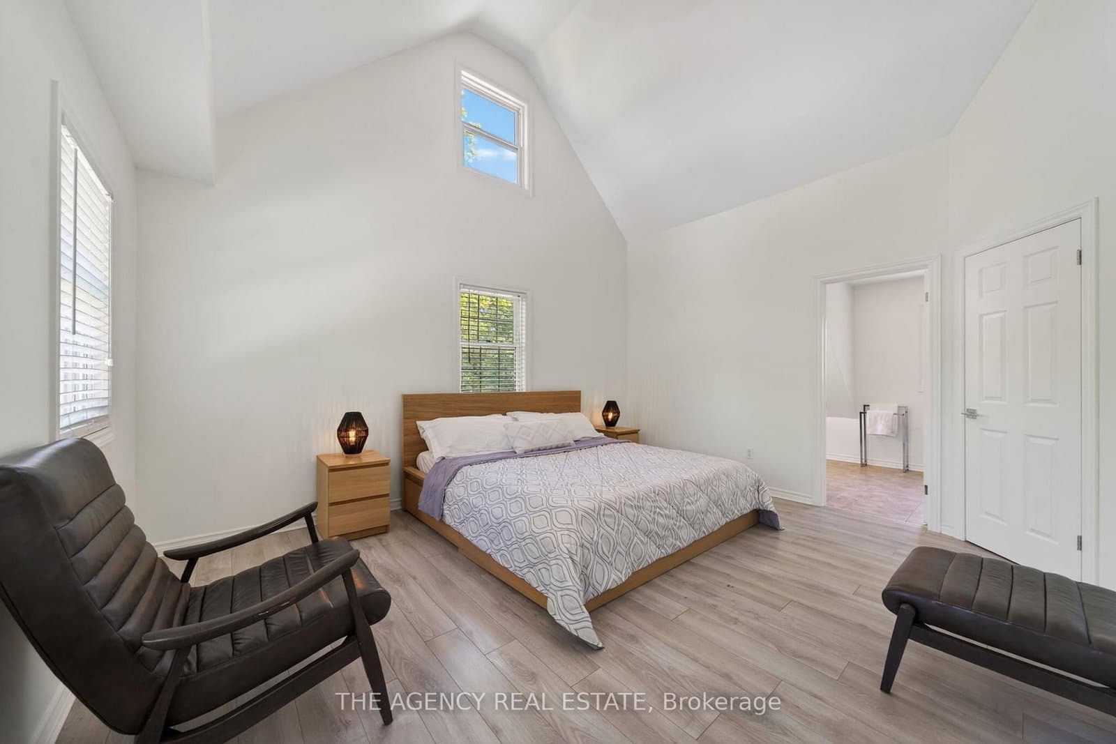 7904 Katharine Crescent thumbnail 20