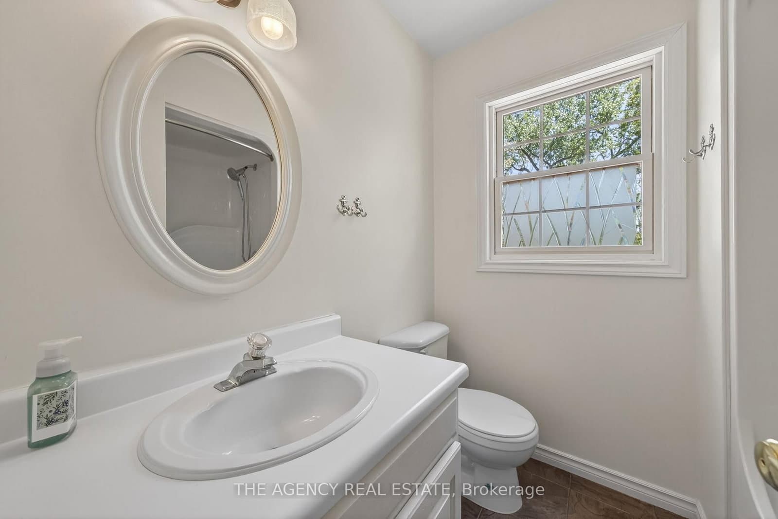 7904 Katharine Crescent thumbnail 25