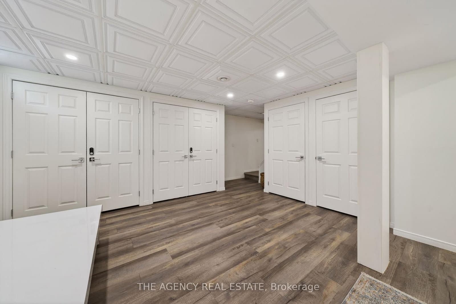 7904 Katharine Crescent thumbnail 30