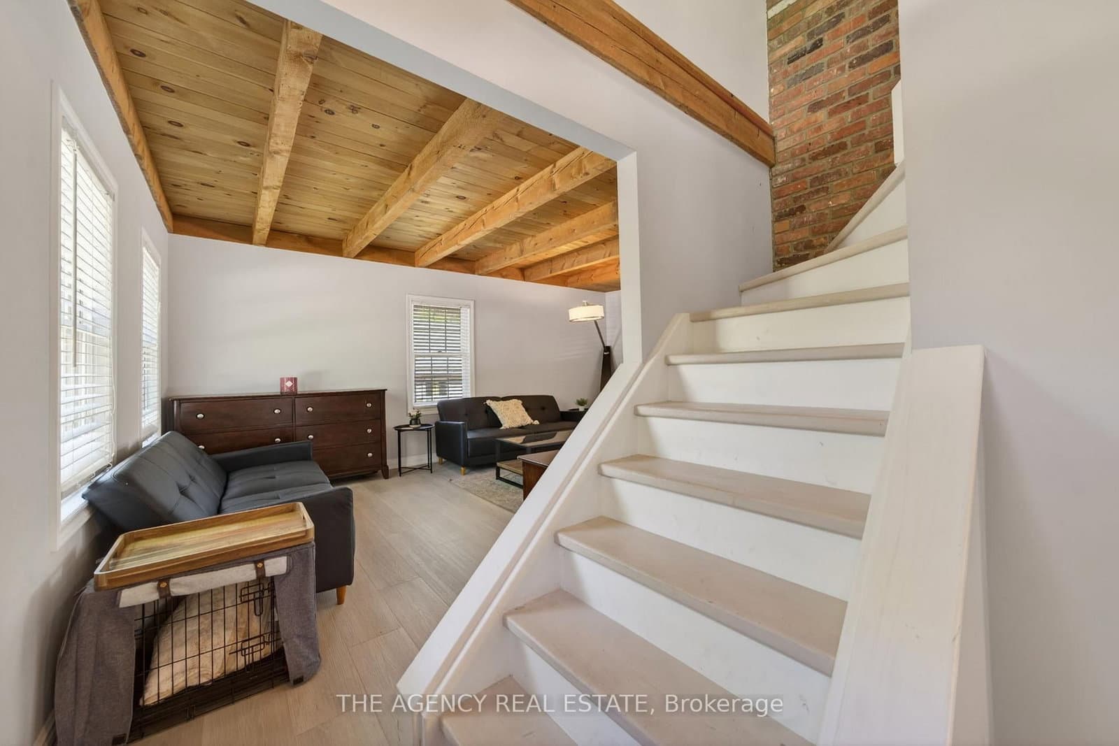 7904 Katharine Crescent thumbnail 4