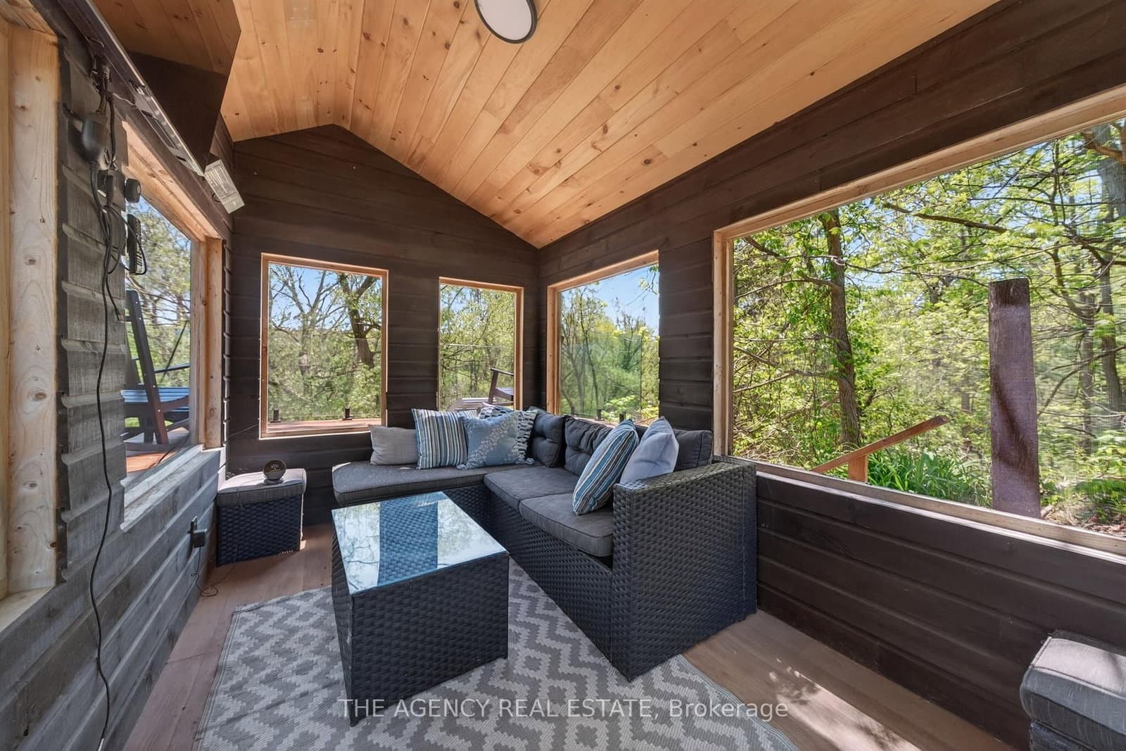 7904 Katharine Crescent thumbnail 42