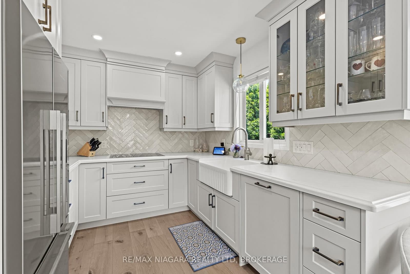 611 Victoria Street thumbnail 19