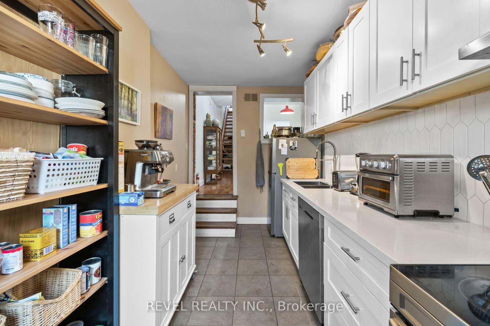 334 James Street N thumbnail 13