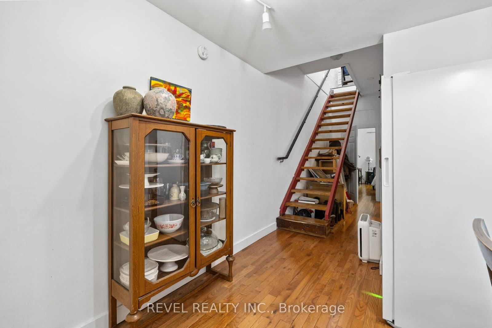 334 James Street N thumbnail 18