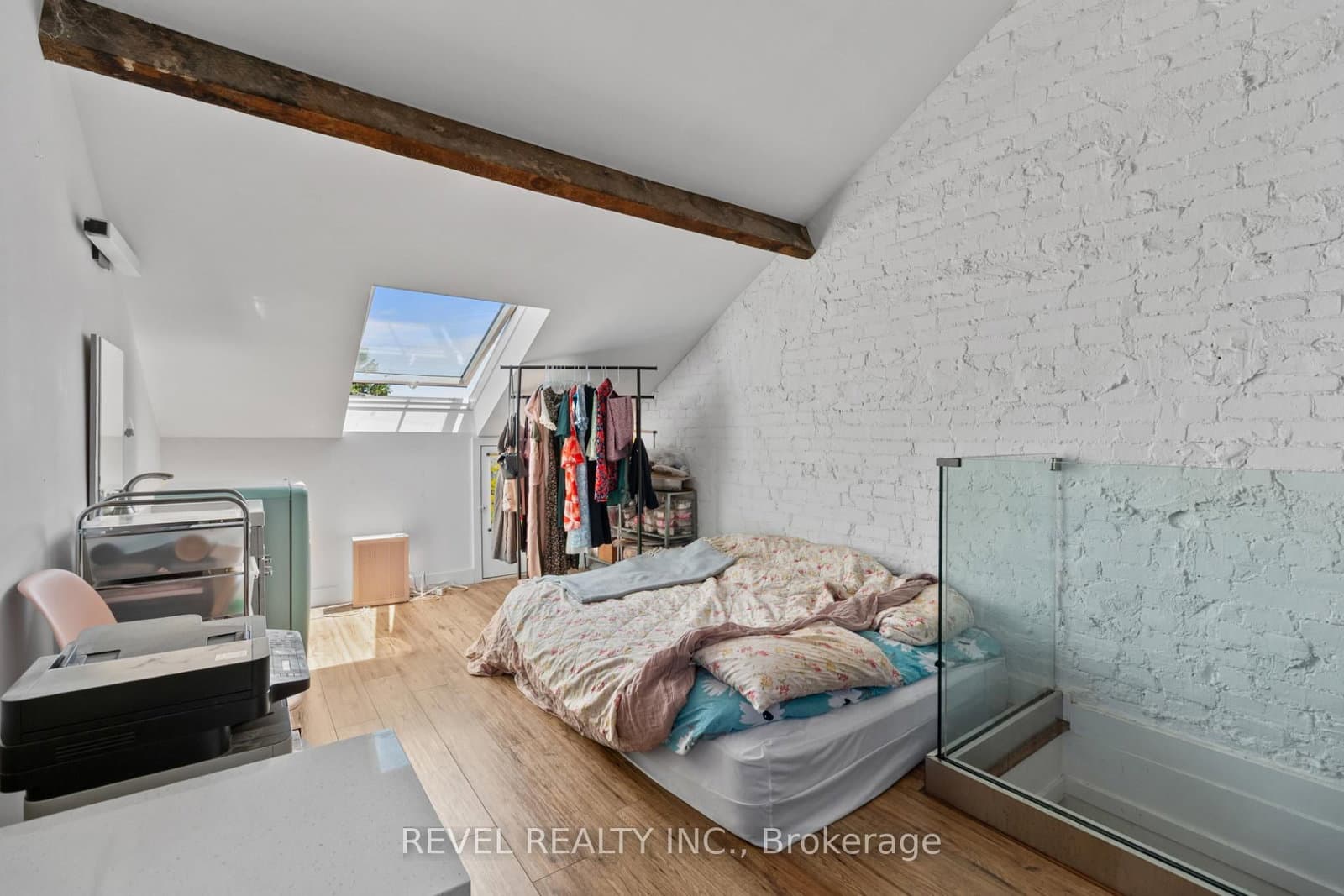334 James Street N thumbnail 26