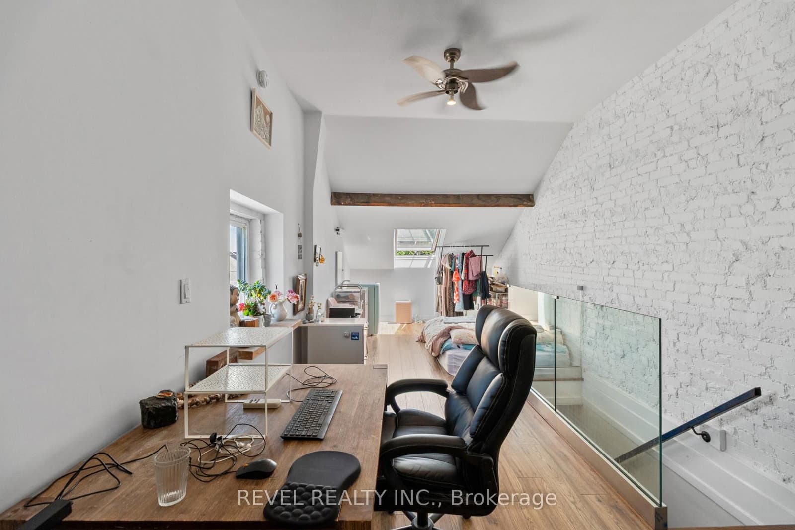 334 James Street N thumbnail 30