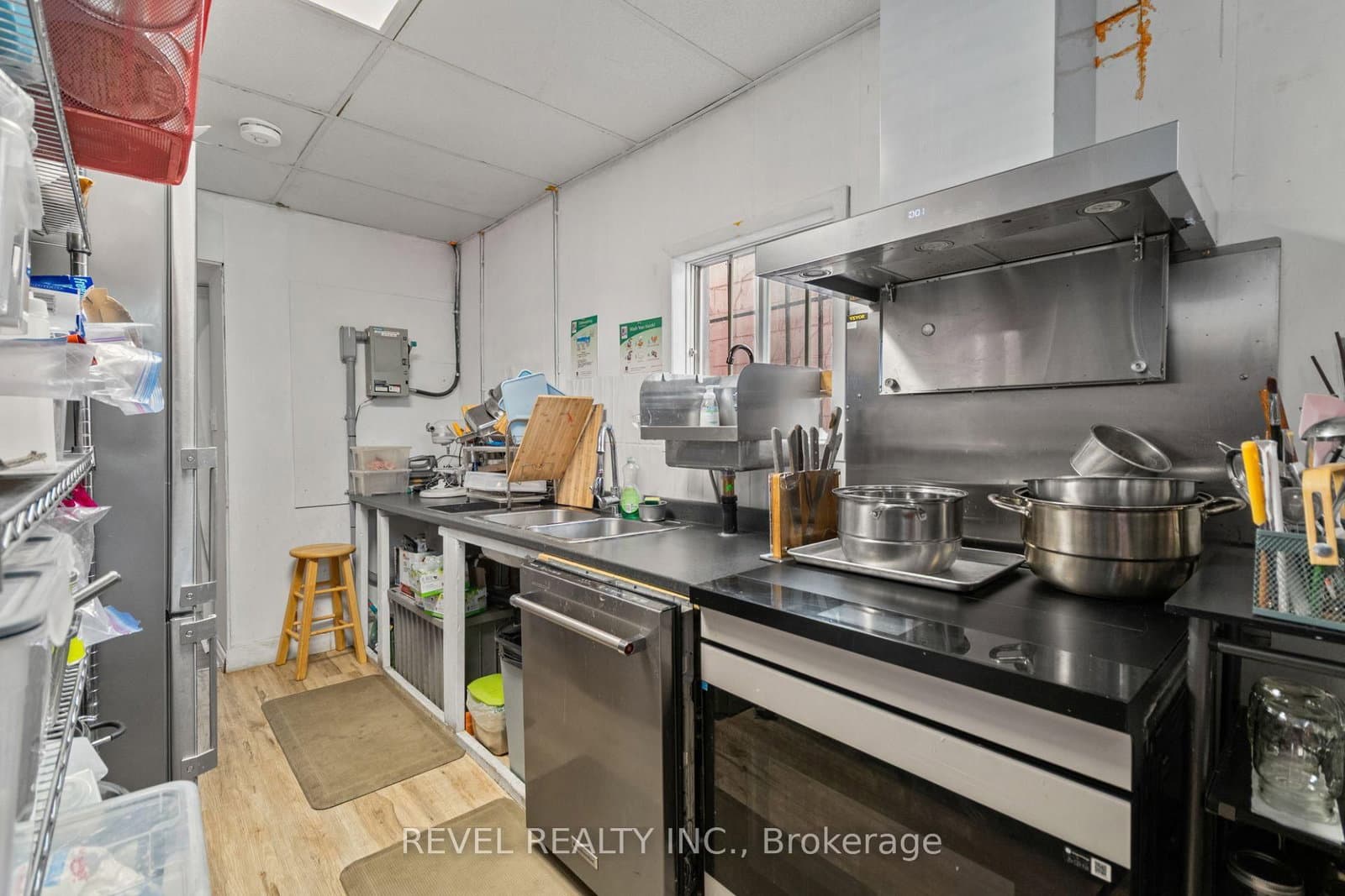 334 James Street N thumbnail 11