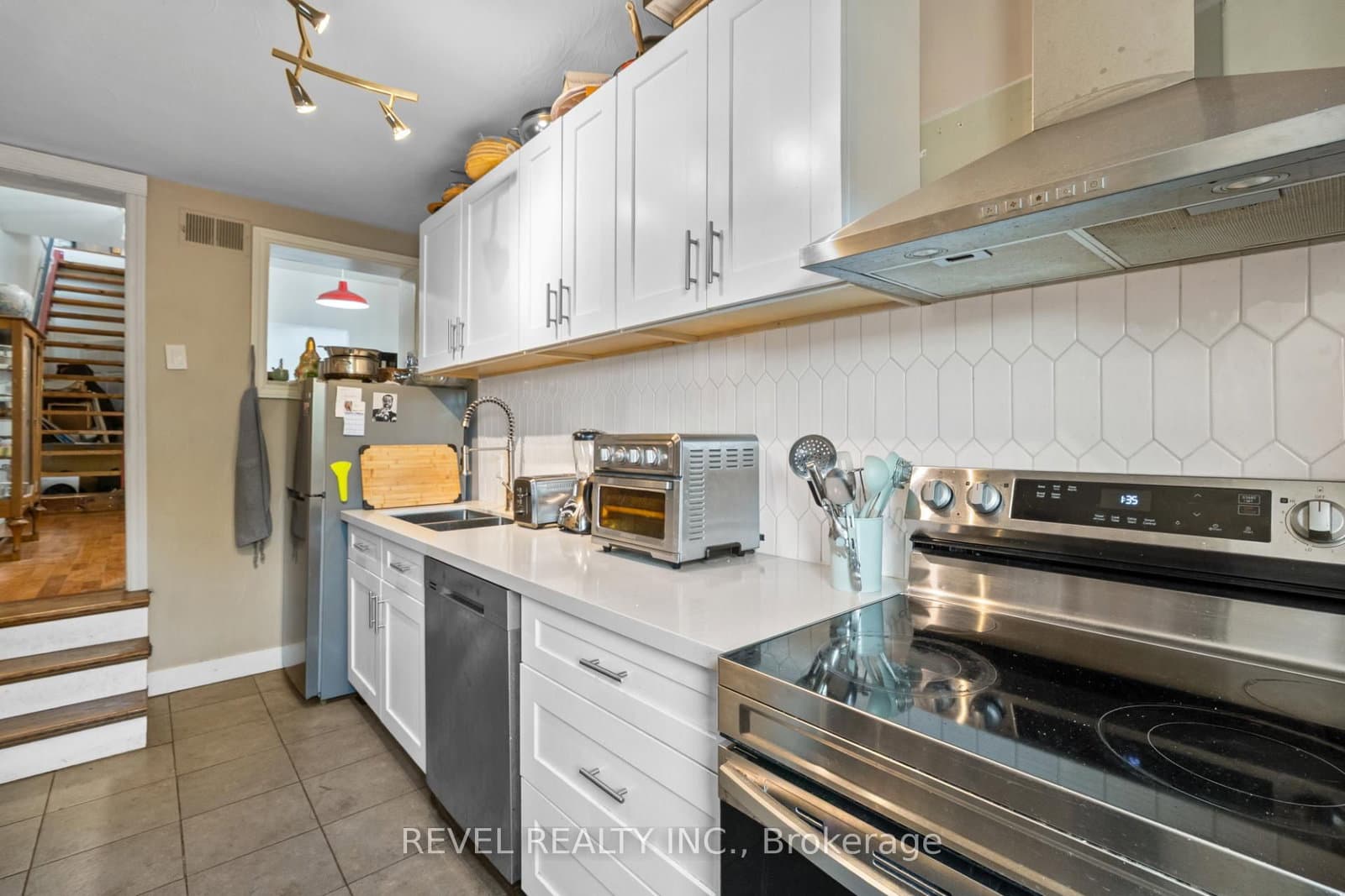 334 James Street N thumbnail 14