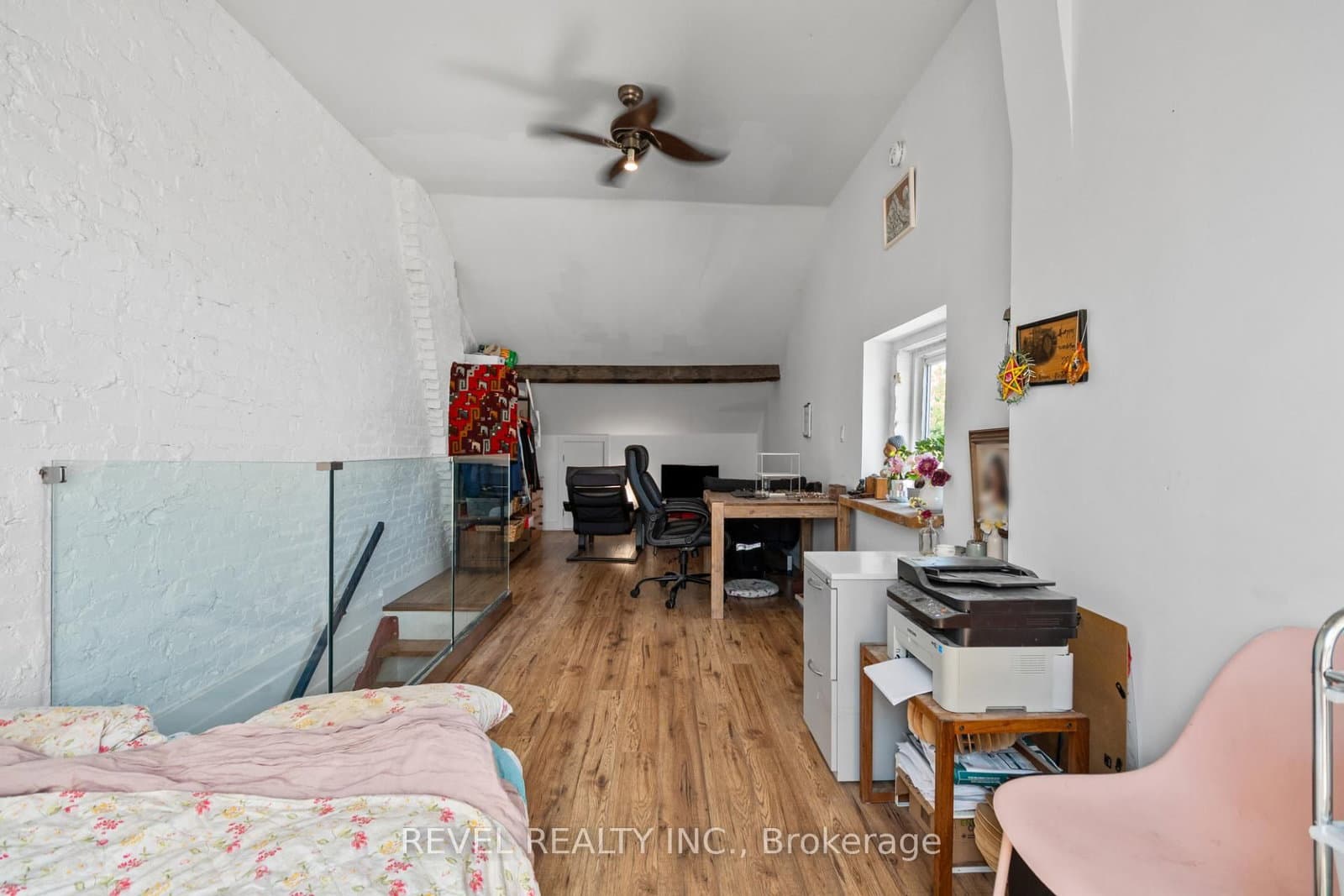 334 James Street N thumbnail 27