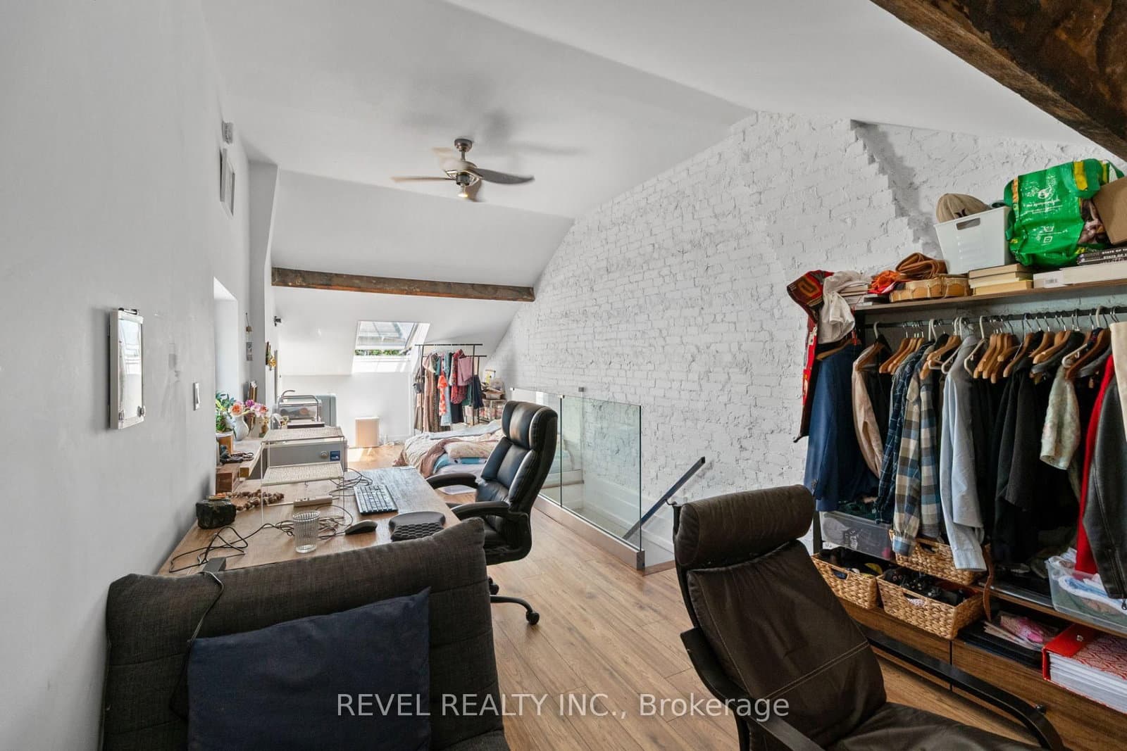 334 James Street N thumbnail 29
