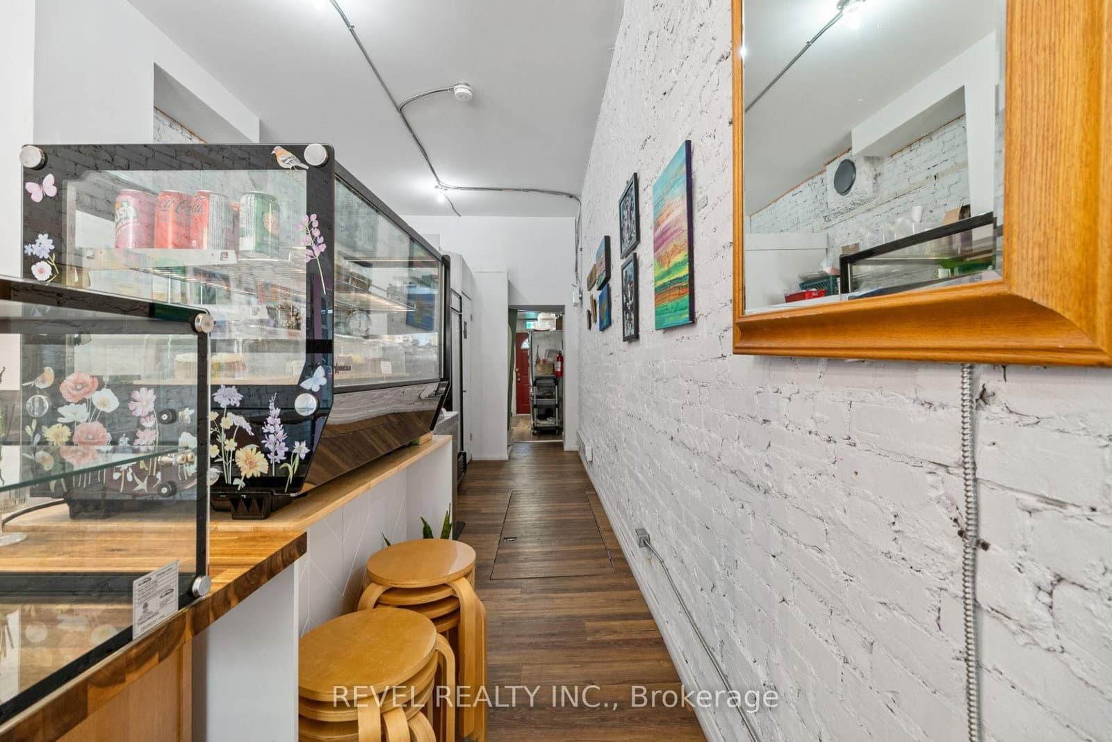 334 James Street N thumbnail 6