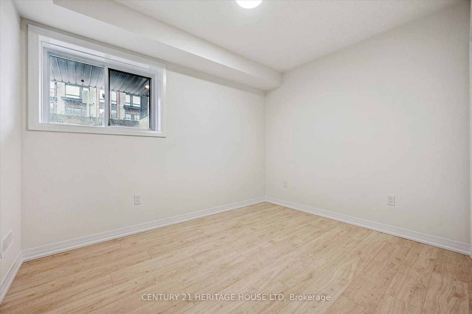 525 Erinbrook Drive, Unit C052 thumbnail 12