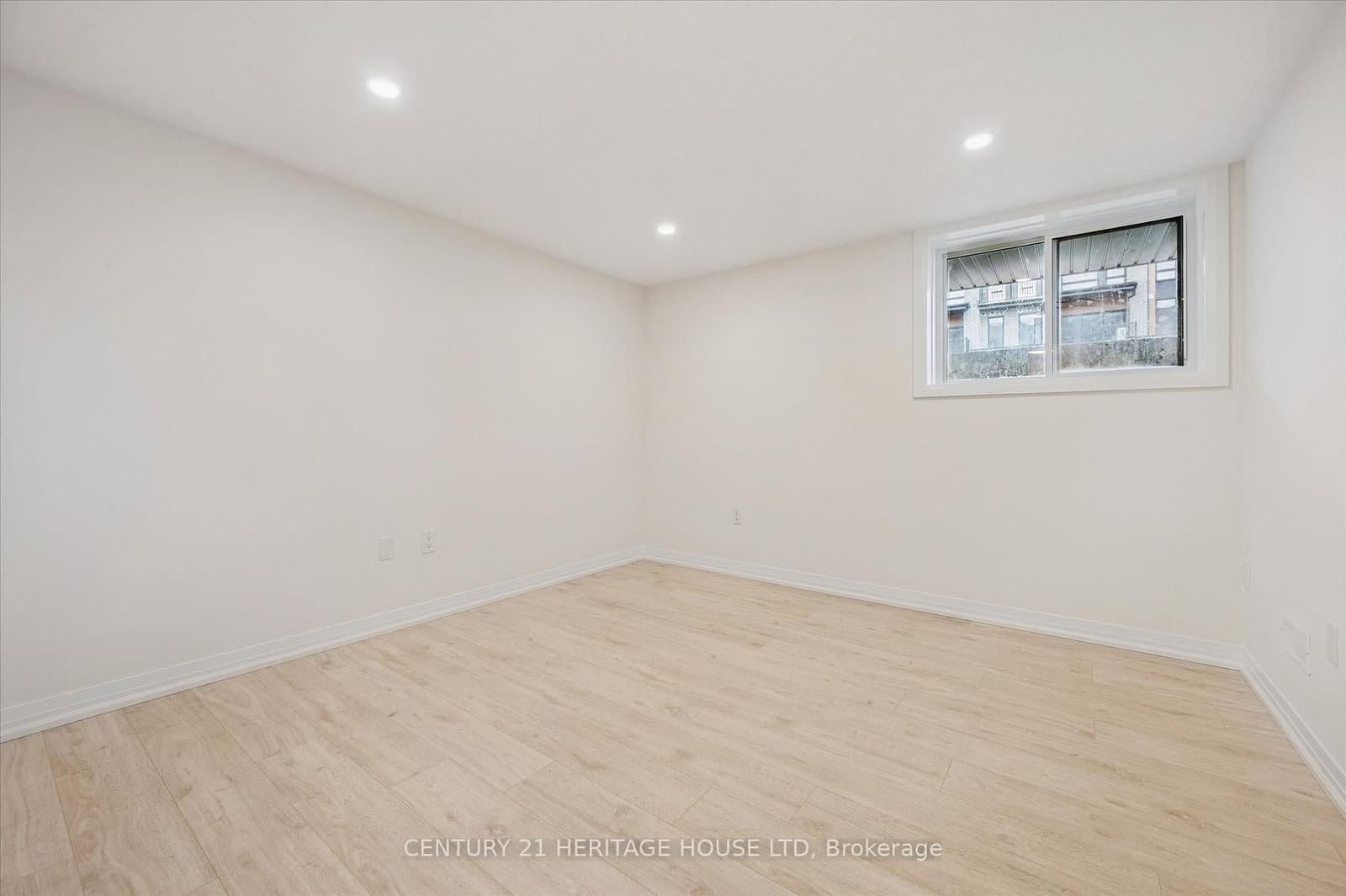 525 Erinbrook Drive, Unit C052 thumbnail 14