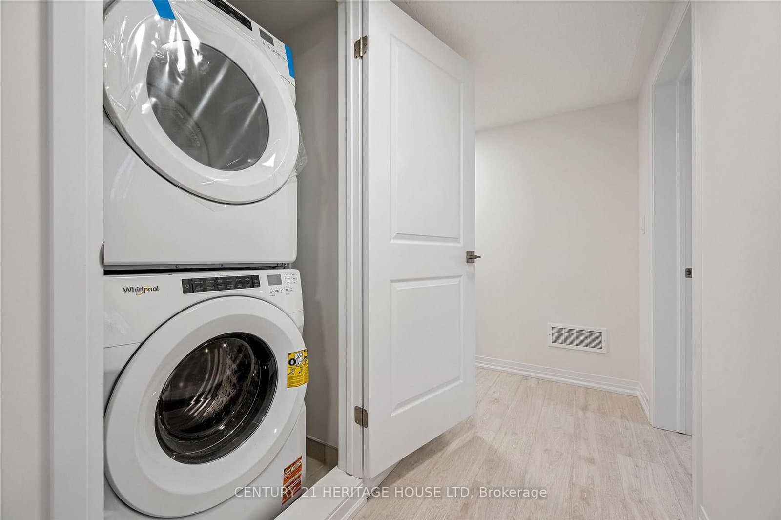 525 Erinbrook Drive, Unit C052 thumbnail 18