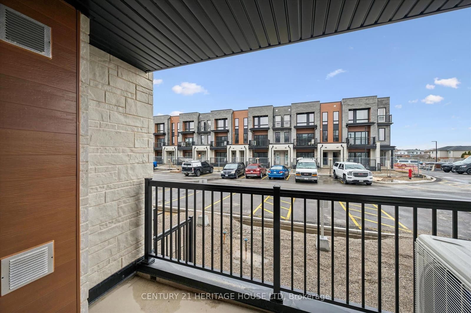 525 Erinbrook Drive, Unit C052 thumbnail 19