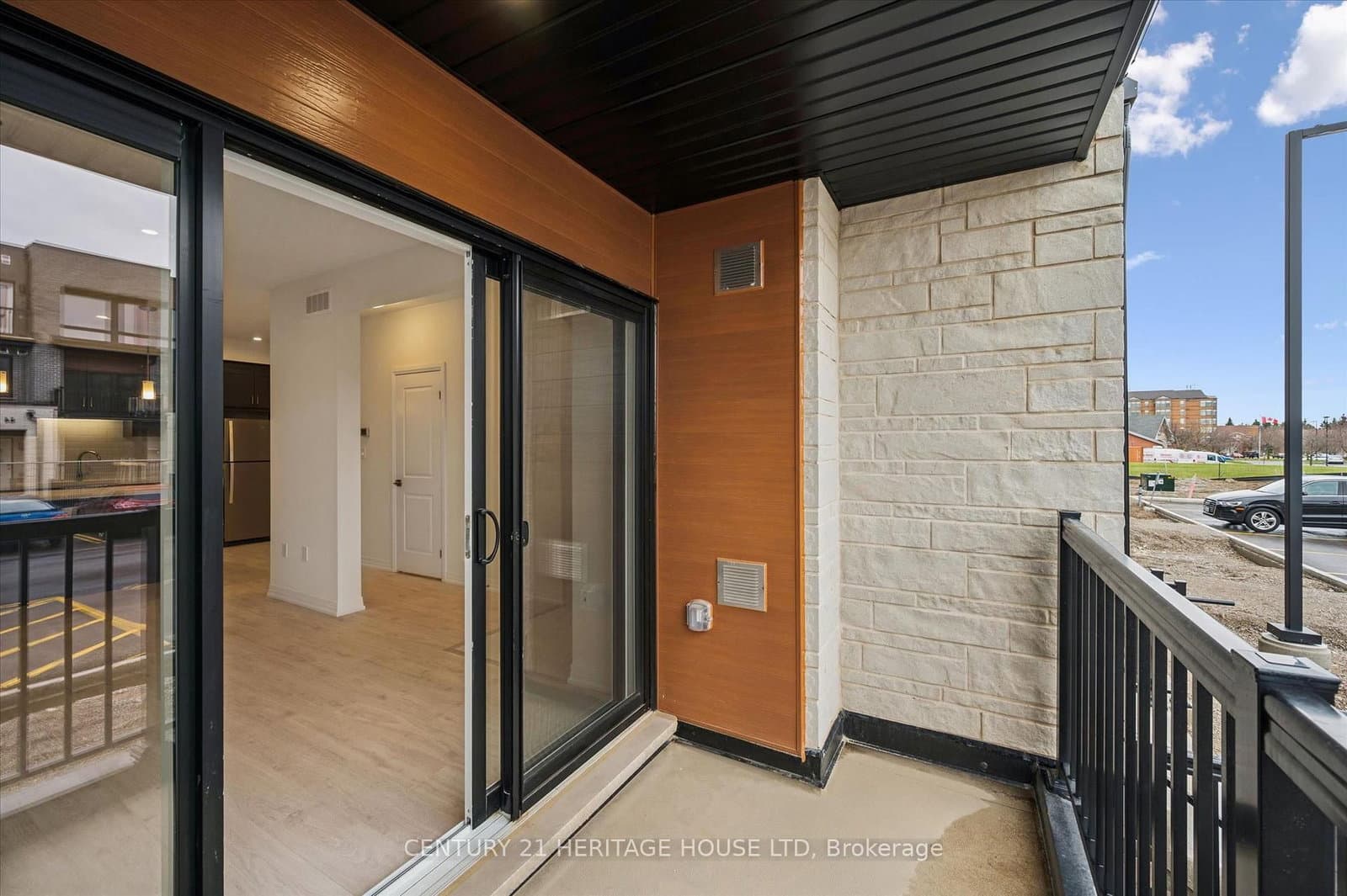 525 Erinbrook Drive, Unit C052 thumbnail 20