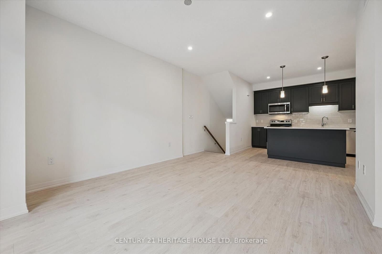 525 Erinbrook Drive, Unit C052 thumbnail 5
