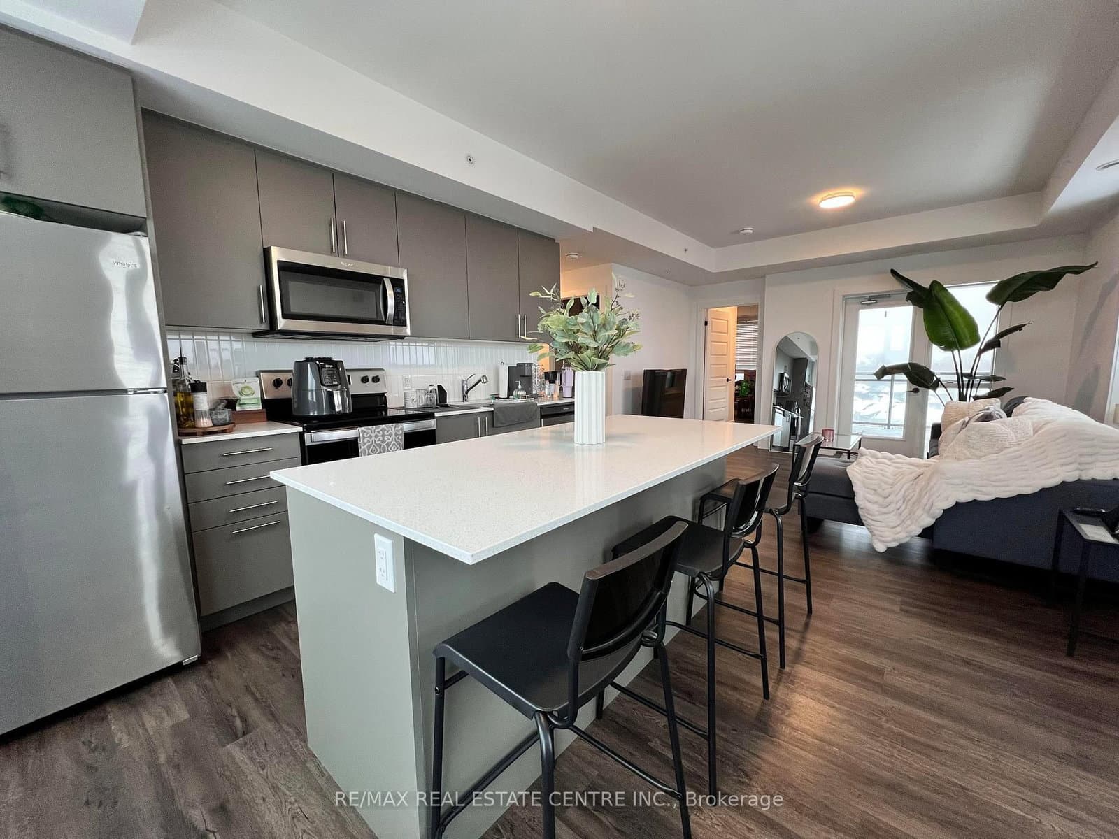 26 Lowes Road W, Unit 614 - Image 1